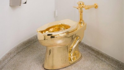 Golden-Toilet-1475298262.jpg