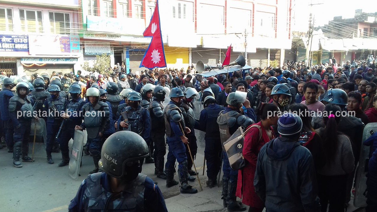 Sadak-Police1-1484721852.jpg