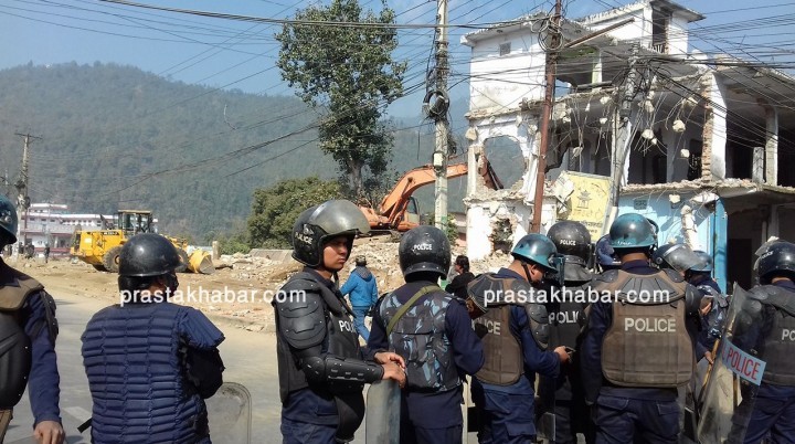 Police-Sadak-1484721244-1485675921.jpg