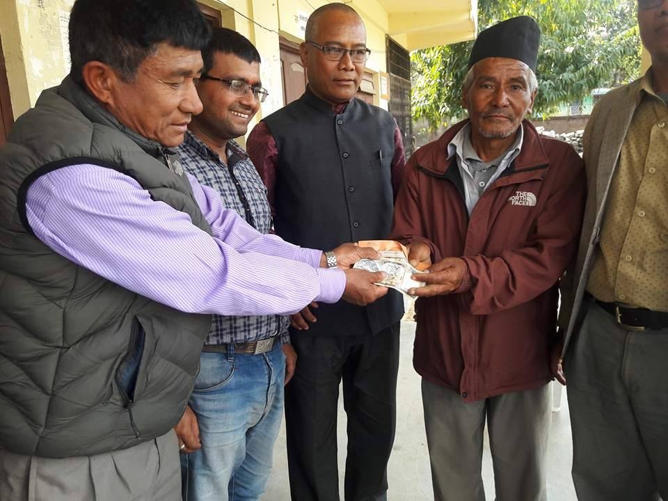 aaglagi-piditlai-sahayog-1490106378.jpg
