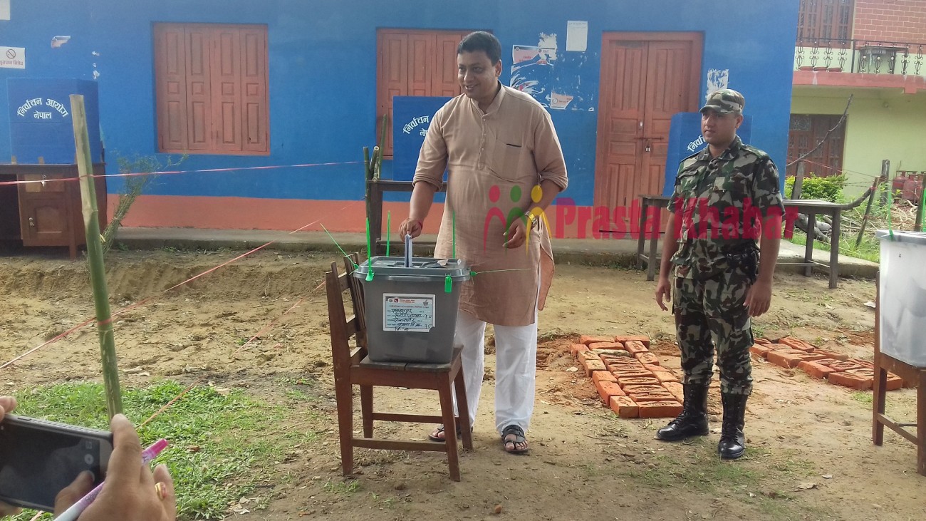 Indra-Baniya-Voting-1494738948.jpg