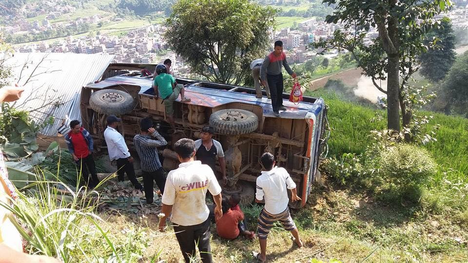 dhading-accident-1507640180.jpg