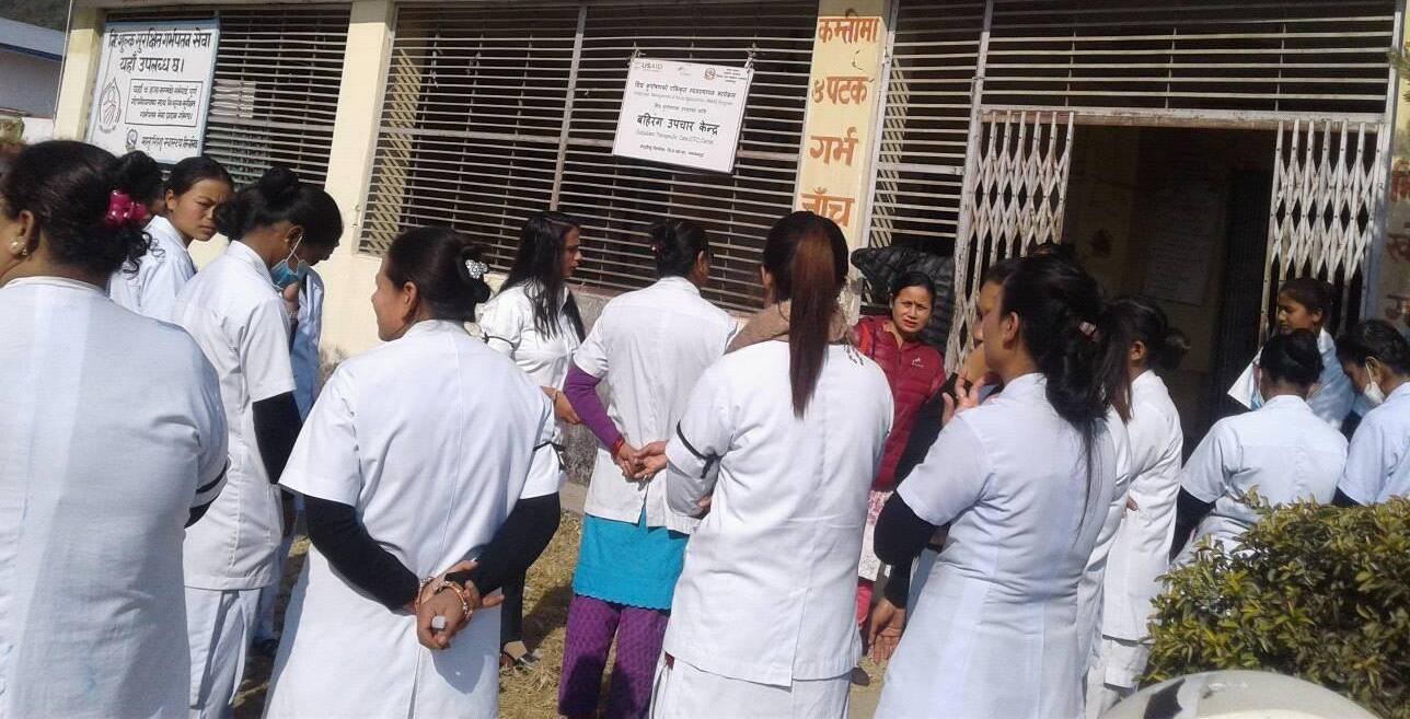 Nurse-at-Strike-1515923833.jpg