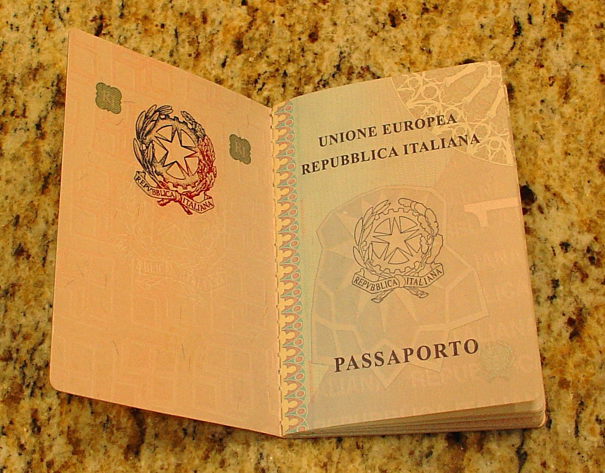 Italian-Passport-1545056243.jpg
