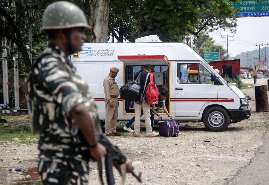jammu_kashmir_1_K5mIFFSyk-1564967825.jpg