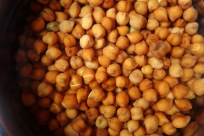 black-chickpea-curry-1-1565423631.jpg