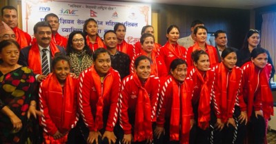 female-footaball-team-1573053269.jpg