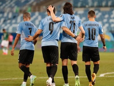 uruguay-suarez-cavani-AP-1624939003.jpg