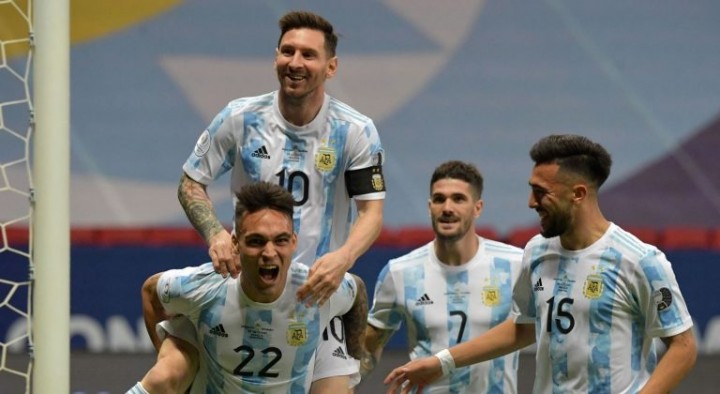 messi-martinez-argentina-1625629288.jpg