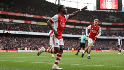 bukayo-saka-arsenal-newca-1638062119.jpg
