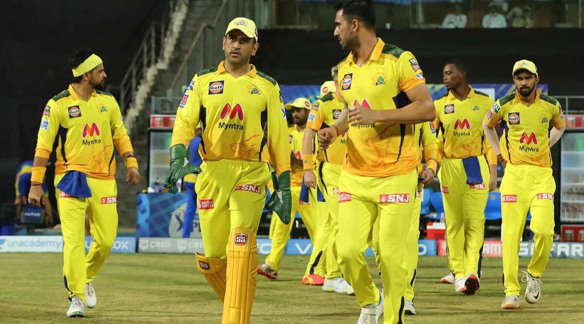 dhoni-csk-1650588884.jpg