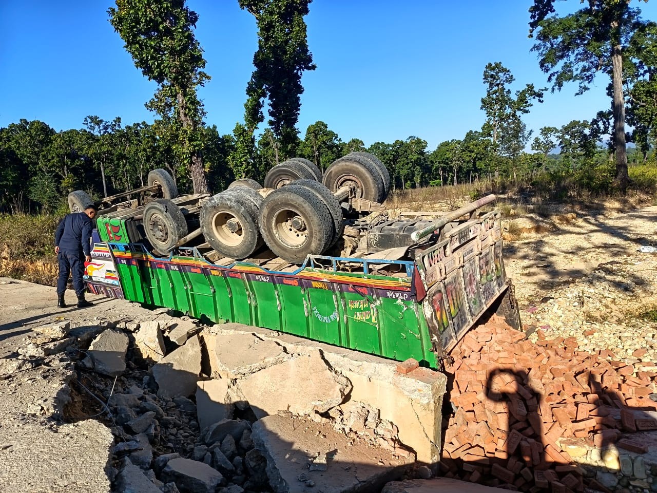 truck-accident-1764425224.jpg