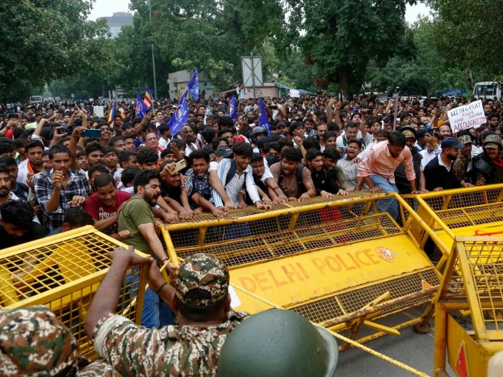 delhi-protest-5_bLZGcGIbJ-1785026956.jpg